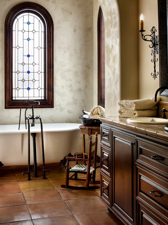 mediterranean-bathroom