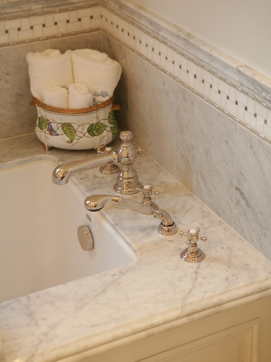 traditional-bathroom (1)