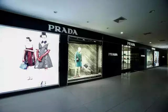 精品店位于杭州武林广场杭州大厦a座内.