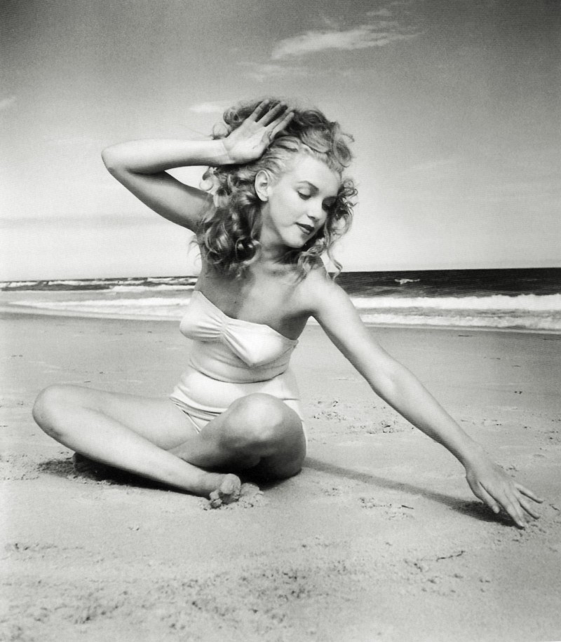 Marilyn Monroe beach-photoshoot from 1949.