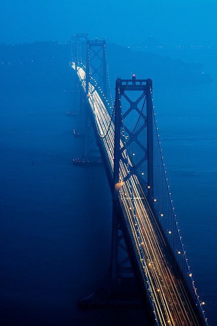 Blue in San Francisco-Oakland Bay Bridge 在三藩的奥克兰湾跨海大桥的蓝色