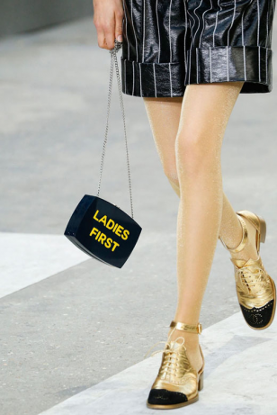 Chanel香奈儿包包、女鞋2015春夏巴黎时装周秀场细节图片