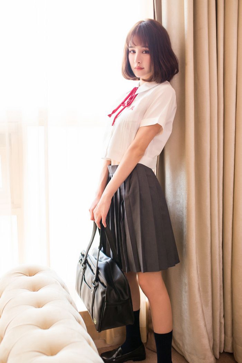 mlito | 极品嫩模青树mm酥胸半露十分惊艳制服写真