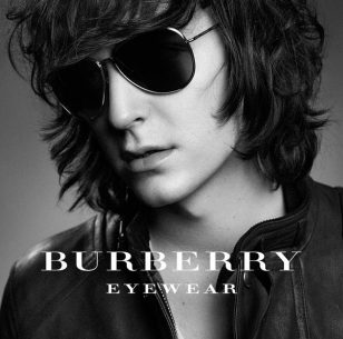 【BURBERRY】推出新款太阳镜广告大片 英国乐队奉献独家单曲【ONE】