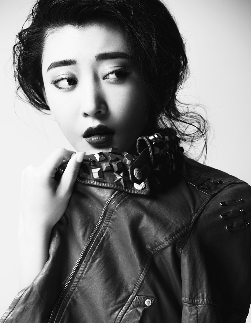 李婳黑白复古写真
