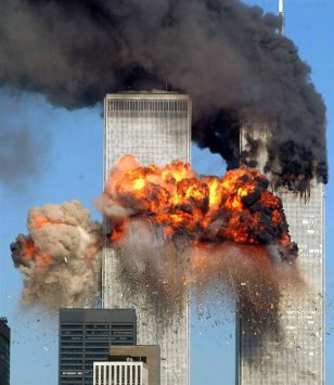 911事件中，燃烧的双子大楼。