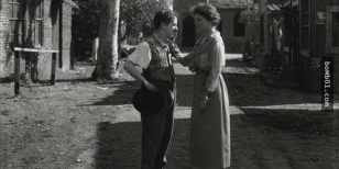 1919年，海伦·凯勒与卓别林在好莱坞相遇。