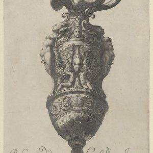 盘子7：用花瓶和两个大女性人物装饰的花瓶装饰的花瓶或水壶，其腿变成格里芬爪，来自古董花瓶（Vasa a Polydoro Caravagino）