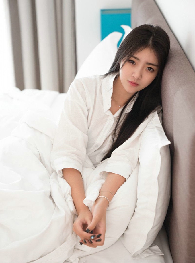 mlito 气质女神可乐vicky泰国白衬衫美腿写真