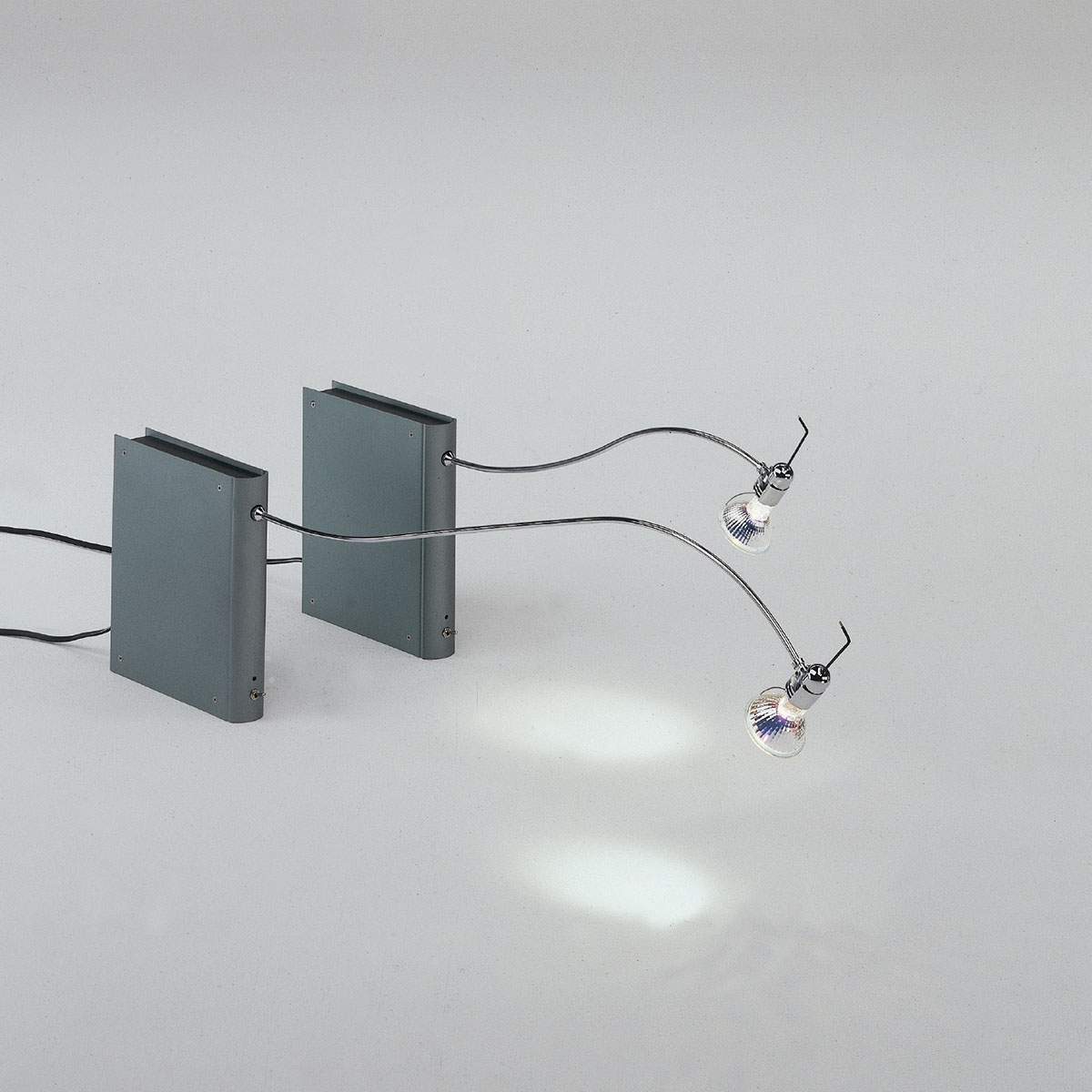 b.d barcelona design  Bib Luz Libro Lamp 台灯